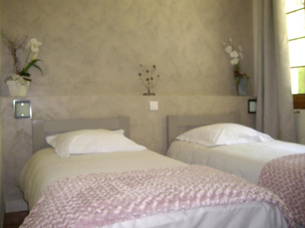 Chambres D'Hotes Les Pierres Taillees Thénésol Oda fotoğraf